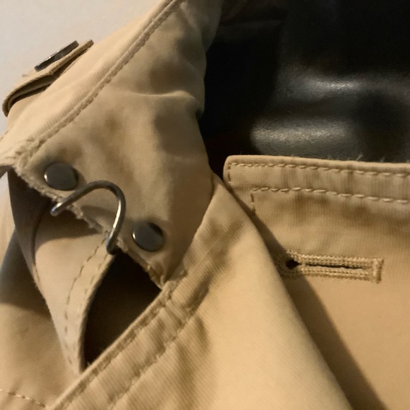 Classic mid thigh Trench Coat GUC - Picture 2 of 16